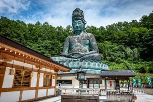 青森市青龍寺の昭和大仏へ 大日如来の大仏と寺の年パスに笑う