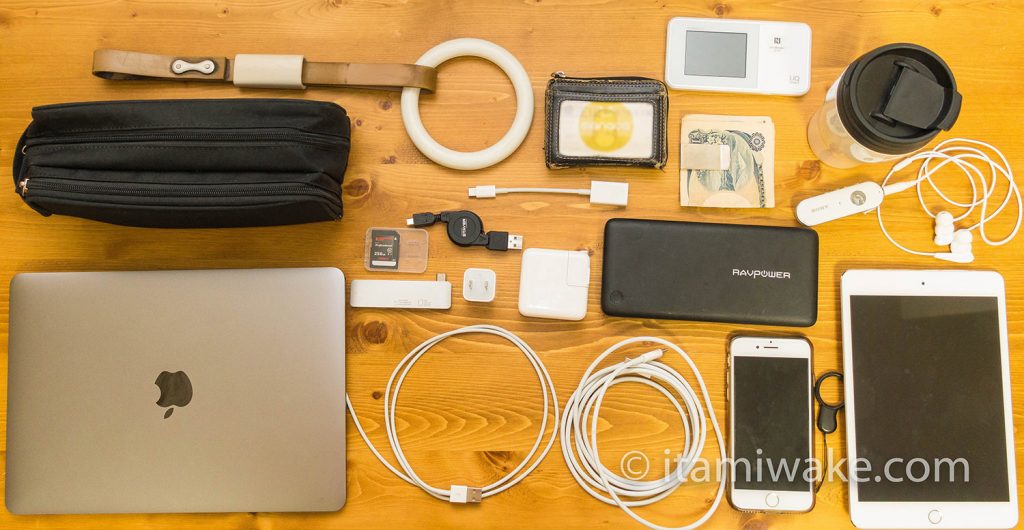 カバンの中身紹介 ノマドワーカーだから軽量で多機能なモノにこだわるジャワ原人