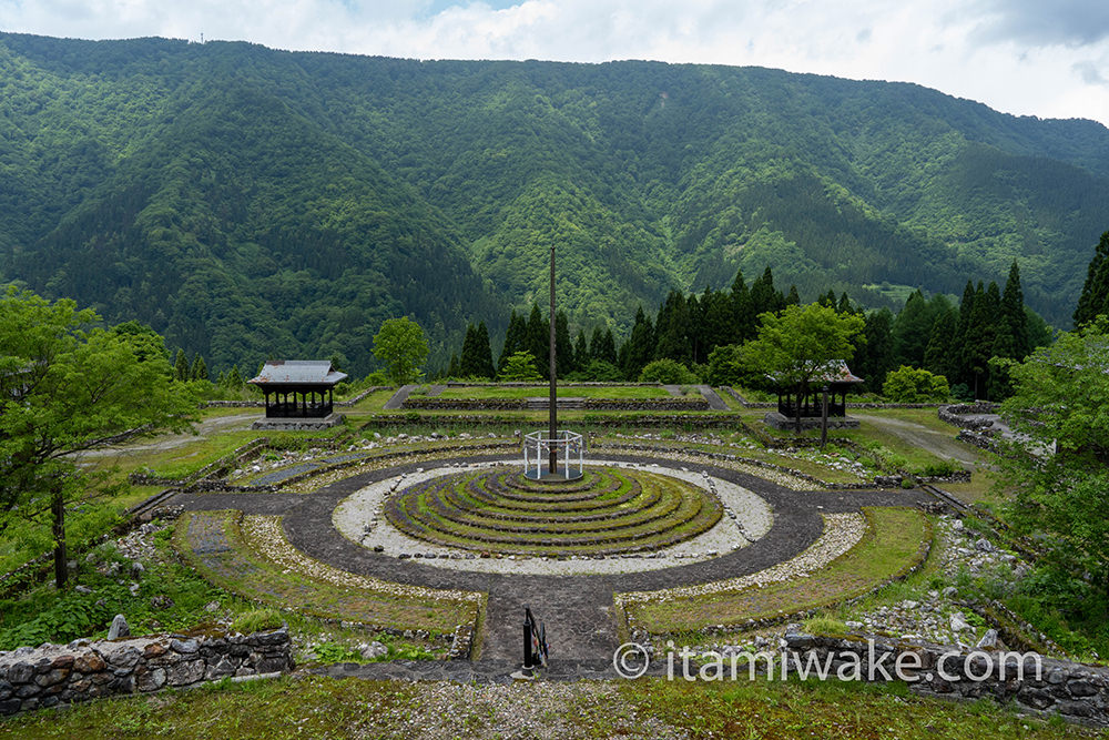 瞑想の郷|富山の山奥にある珍スポットで巨大マンダラを嫌ってほど見る