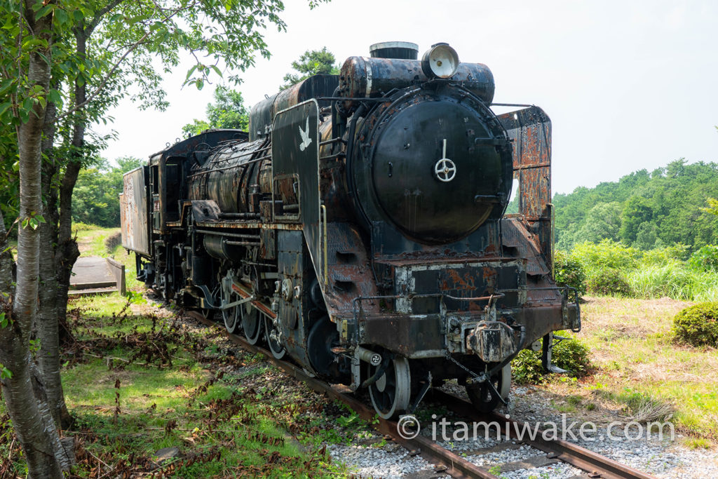 滋賀県「多賀SLパーク跡」で放置SLを陸と空から眺める。「SLホテル」として名を馳せた面白い廃墟