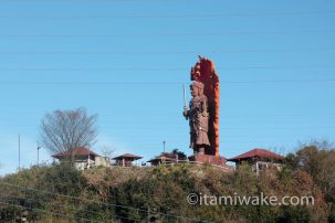 大分県の一心寺の巨大不動明王は特撮級！住職は今宮健太の兄