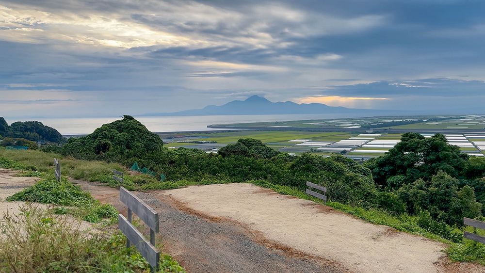目の前には田んぼや畑と有明海