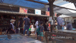 愛媛県大洲市「ポコペン横丁」にある「思ひ出倉庫」にて昭和レトロに触れる