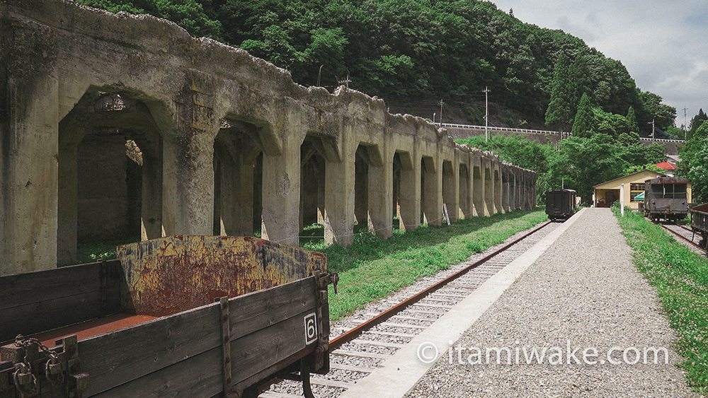 旧太子駅でホッパー跡などを見る。かつて鉄鉱石を積み込んだ駅