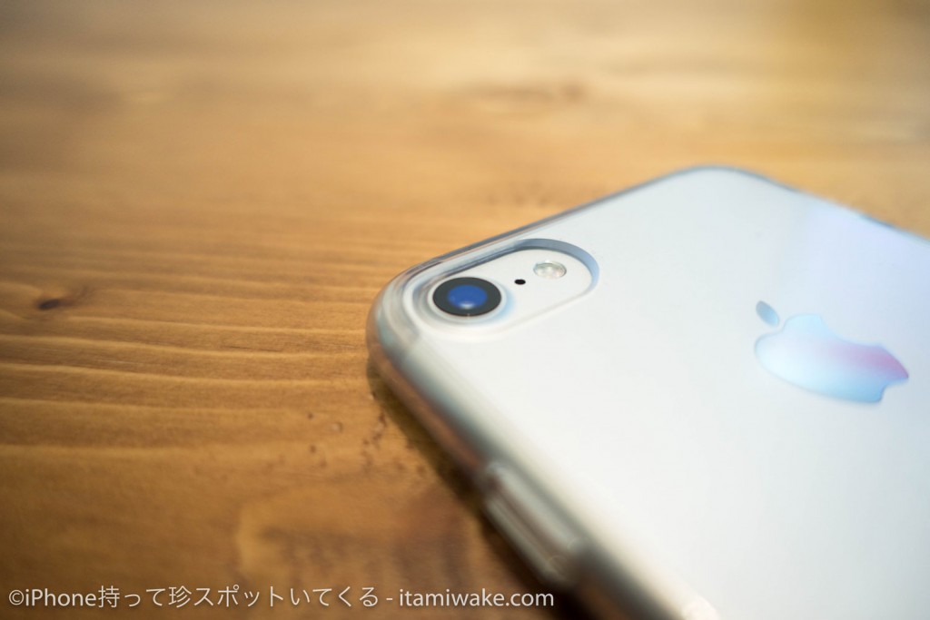 わたくし斎藤は、iPhone7のストラップ付きケースを愛用しております