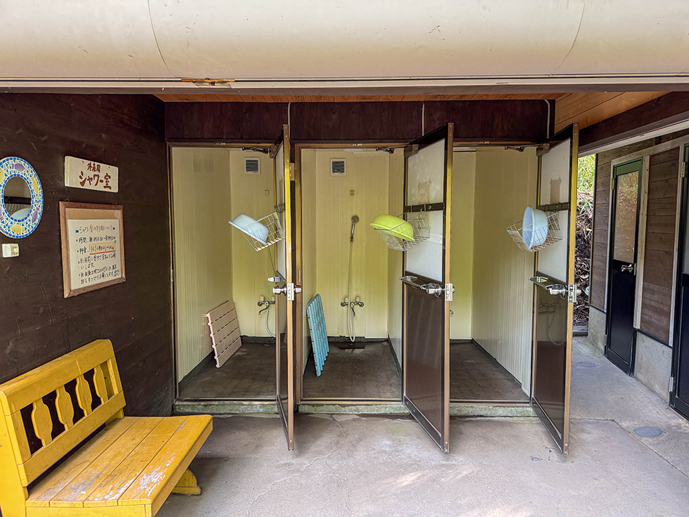 シャワー室の内部