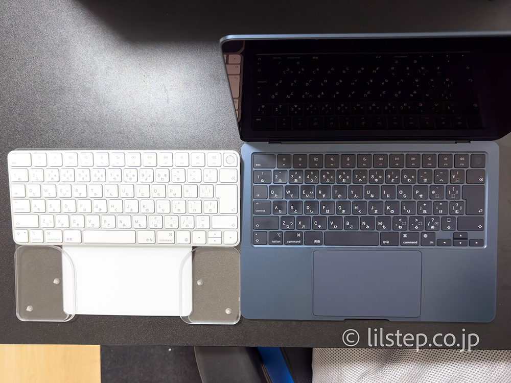 MacBookAirとの奥行き比較