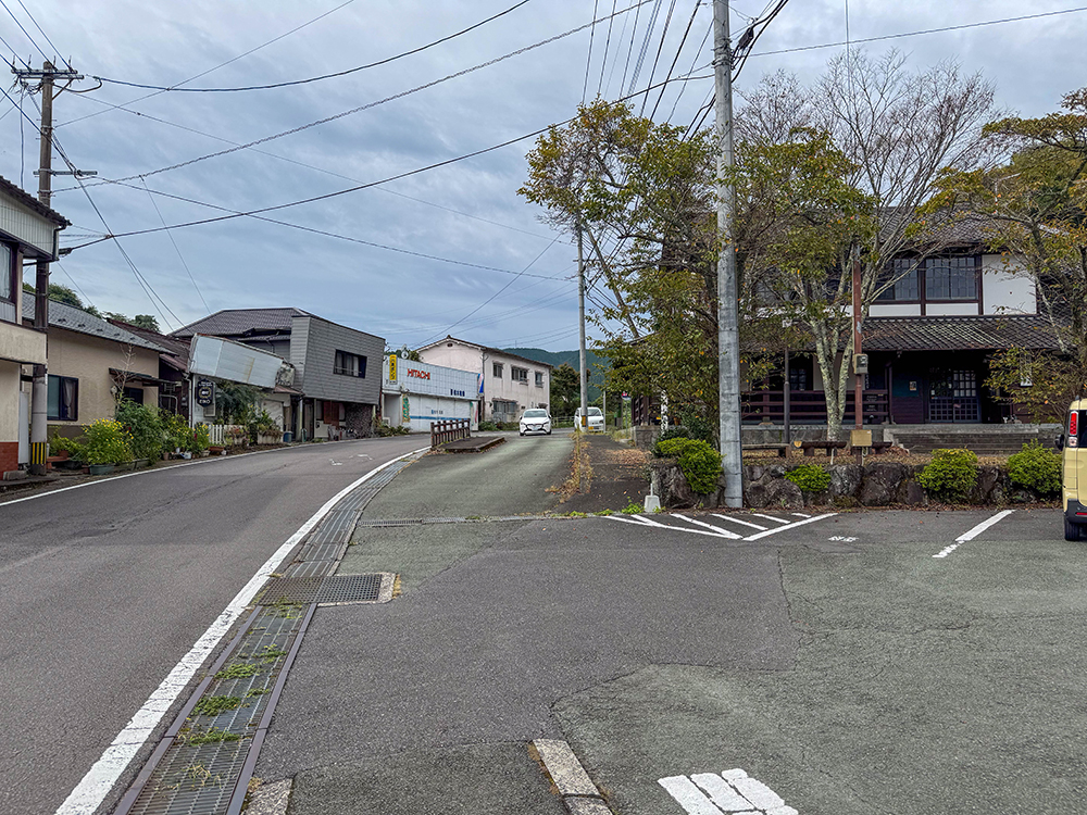 こっちの方が鉄道跡っぽいのにねぇ