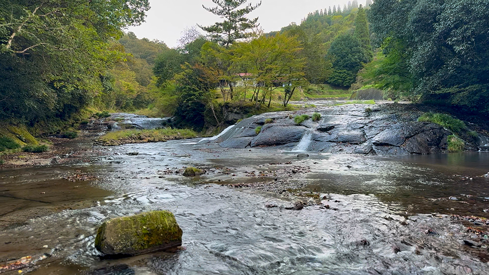 この辺は流れが早いが浅いので楽しい