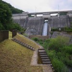 へーこれが"重力式コンクリートダム"か〜。木瀬ダム！