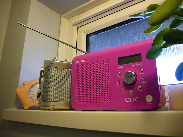 古いiPhoneや、iPadの活用術！Twitter読み上げアプリ『ツイラジ』を使って端末をラジオ代わりに！