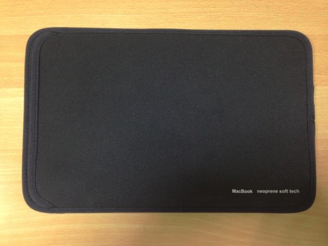 『MacBook Air』に傷を付けず持ち運ぶためにソフトカバーを買いました。