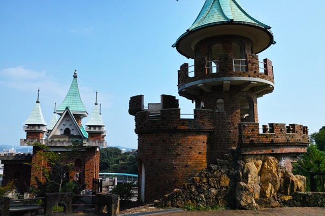 疑問しか湧いてこない！兵庫県手柄山の『スリラー城』