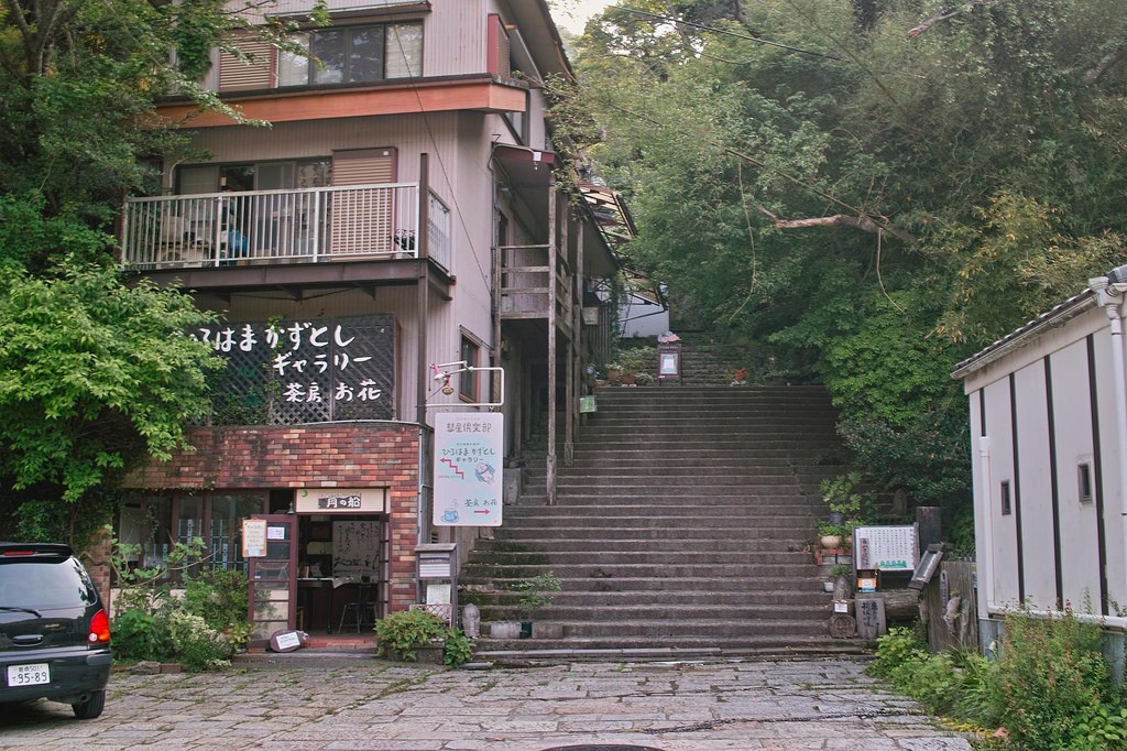 愛知県蒲郡市金平町『茶房お花』のその後の話。階段登れば廃墟と仏像パラダイス！