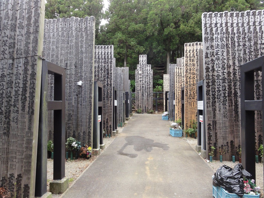 伊勢観光におすすめ！巨大な卒塔婆が立ち並ぶ朝熊岳の金剛證寺は超絶異空間！