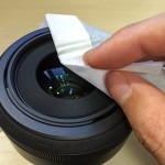 カメラのレンズが結露したのでクリーニングティッシュとブロアーで清掃した