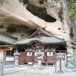 岩と合体した外観が衝撃！宇都宮の大谷寺で弘法大師が彫った千手観音を見る