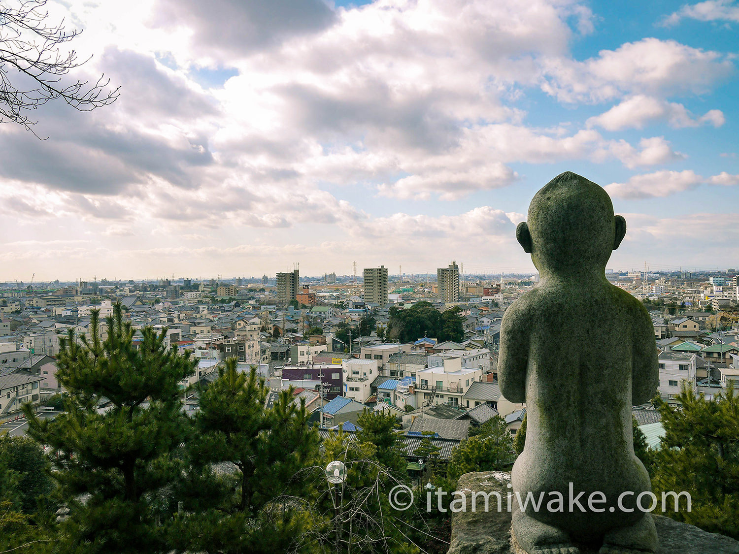 弘正寺から岡崎の街を見る
