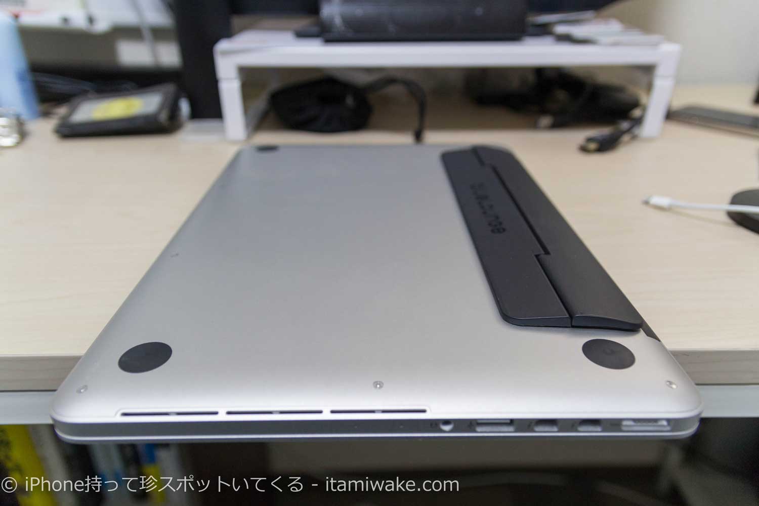 MacBook_Pro13インチにフリップスタンドを装着
